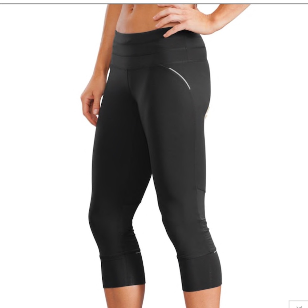 Athleta Relay Black Capri Legging